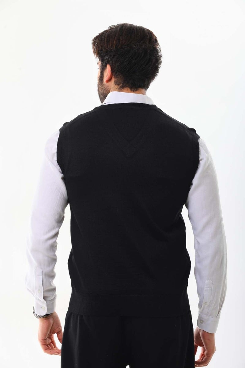 Günay Gunay Men's V Neck Wool Sweater 1000 Black  - Image 3