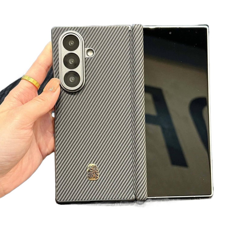 غطاء MagSafe بملمس جلد لـ Samsung Galaxy Z Fold 7 باللون رمادي مغناطيسي مع ملمس ألياف الكربون وملمس جلد مع مقاوم للصدمات مع مغناطيس قوي مع حماية من السقوط للاستخدام المتكرر - Image 3