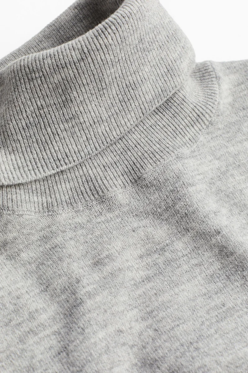 اتش اند ام كنزة بقبة بولو محبوكة بتصميم ناعم