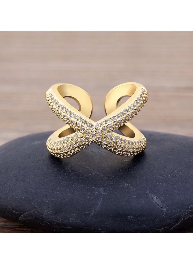 استراتيجية خاتم مرصع بالزركونيا من الفولاذ الإسترليني مع تلوين ذهبي - Image 1