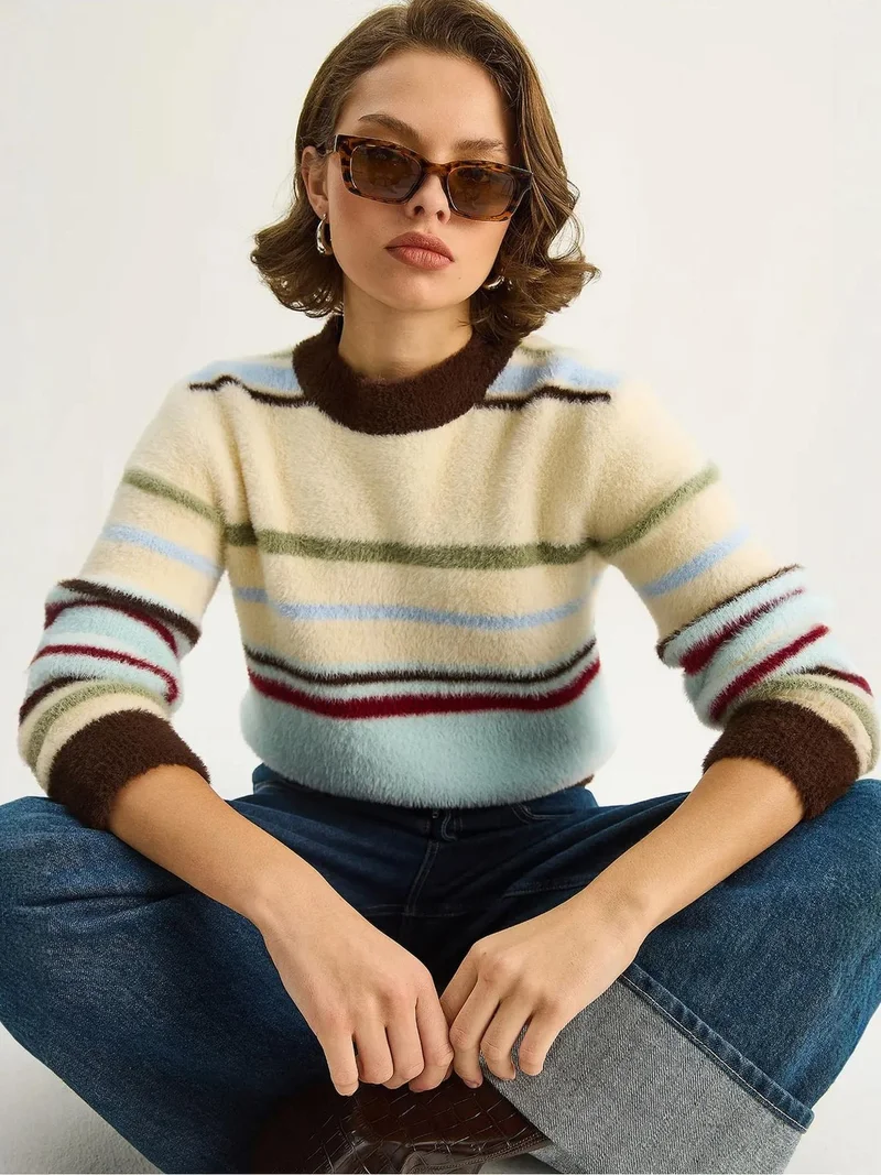 بيانكو لوتشي بلوفر مخطط برقبة دائرية من لوتشي