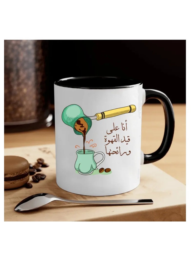 راين كوب قهوة سيراميك سعة 11 أونصة للناطقين باللغة العربية - اقتباس "أنا أحمل القهوة والحياة تبدو أفضل"، هدية فريدة لمحبي القهوة، مثالية لتعزيز النشاط في الصباح، هدية ممتعة للأصدقاء والعائلة - Image 2