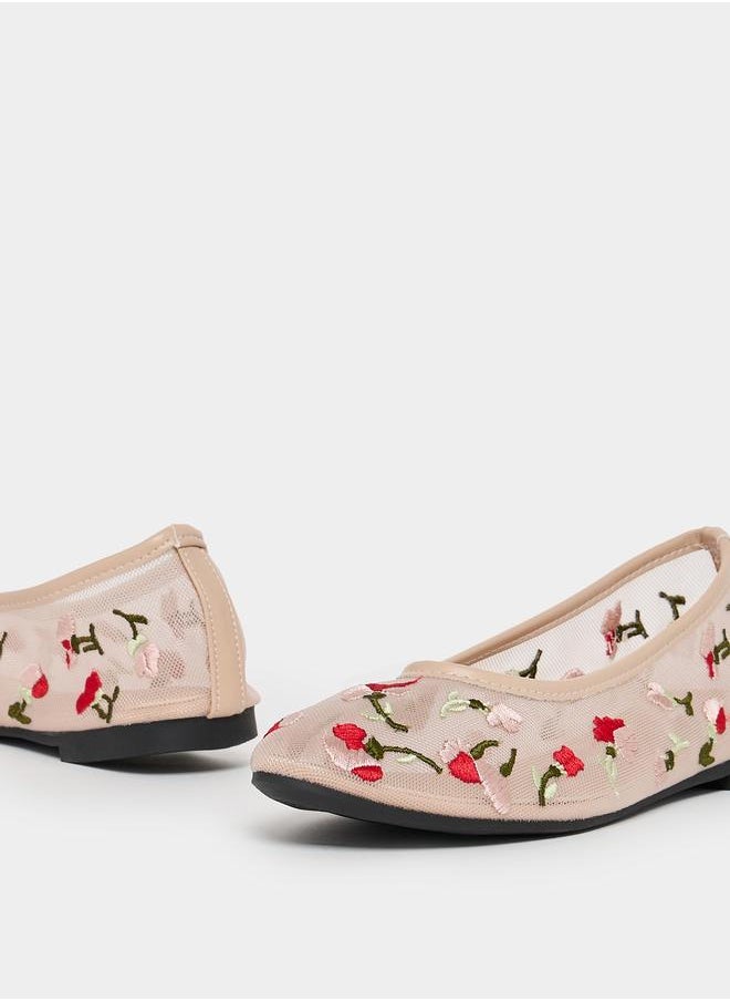 Styli Styli Embroidered Floral Design Mesh Casual Shoes  - Image 4