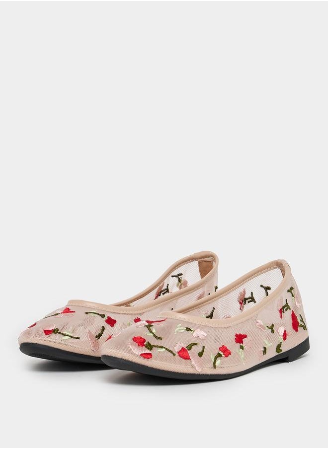 Styli Styli Embroidered Floral Design Mesh Casual Shoes  - Image 3