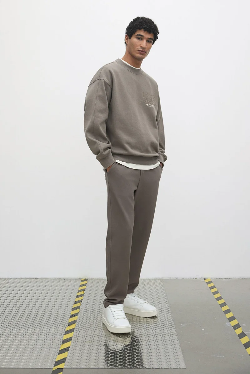 اتش اند ام سويت شيرت مطبوع بقصّة واسعة