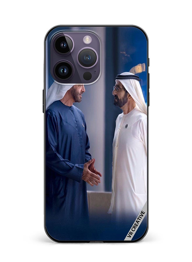 VR CREATIVE غطاء حماية لجهاز آبل آيفون 15 برو بتصميم الشيخ محمد بن زايد آل نهيان والشيخ محمد بن راشد آل مكتوم متعدد الألوان - Image 1