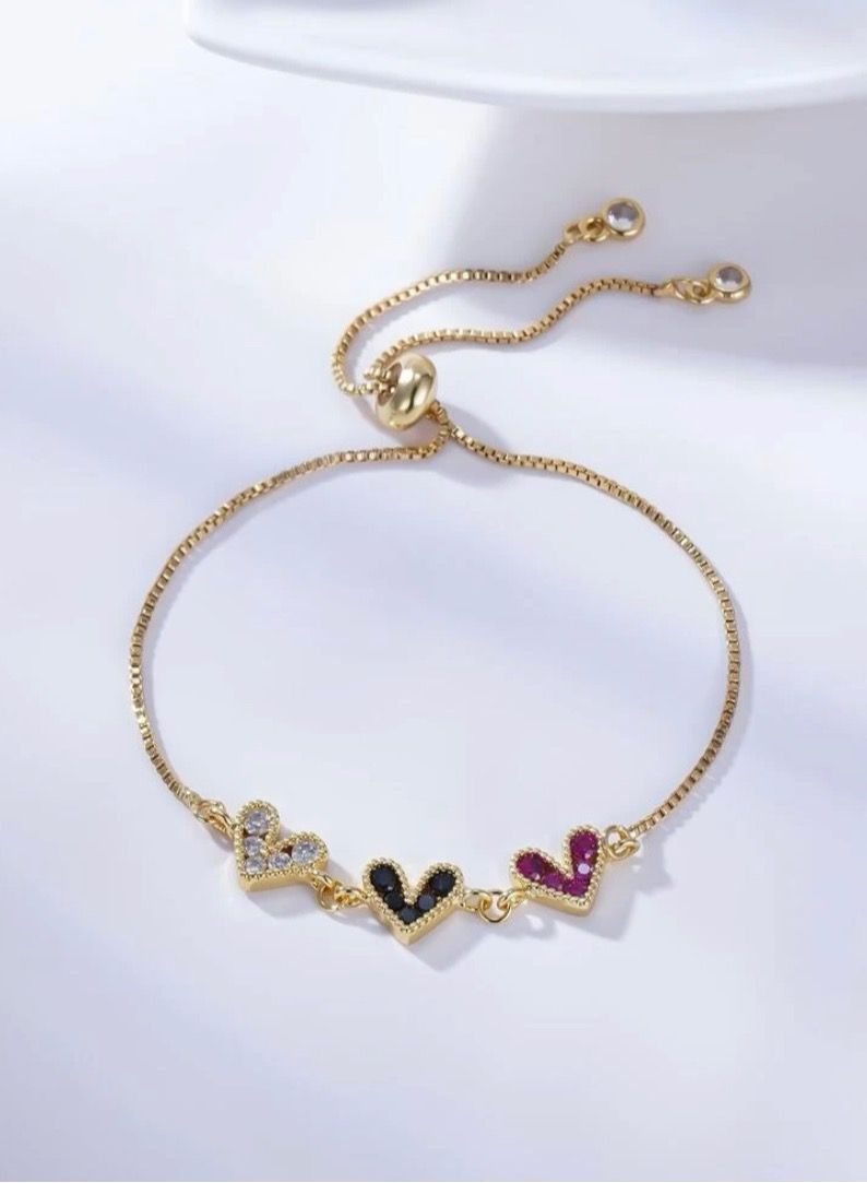 نونز أب اسوارة نسائية ذهبي بقلوب ملونة ومرصعة بالزركون - Image 1
