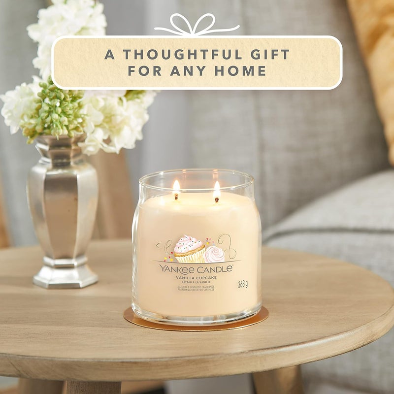 YANKEE CANDLE شمعة معطرة مميزة - 368 جرام | كعكة فانيليا متوسطة - شمعة ذات فتيلين - Image 5