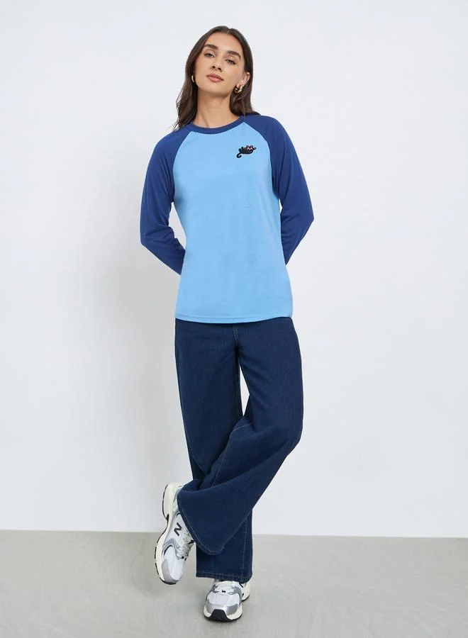 ستايلي تيشيرت بنمط كتل الالوان وأكمام ريجلان