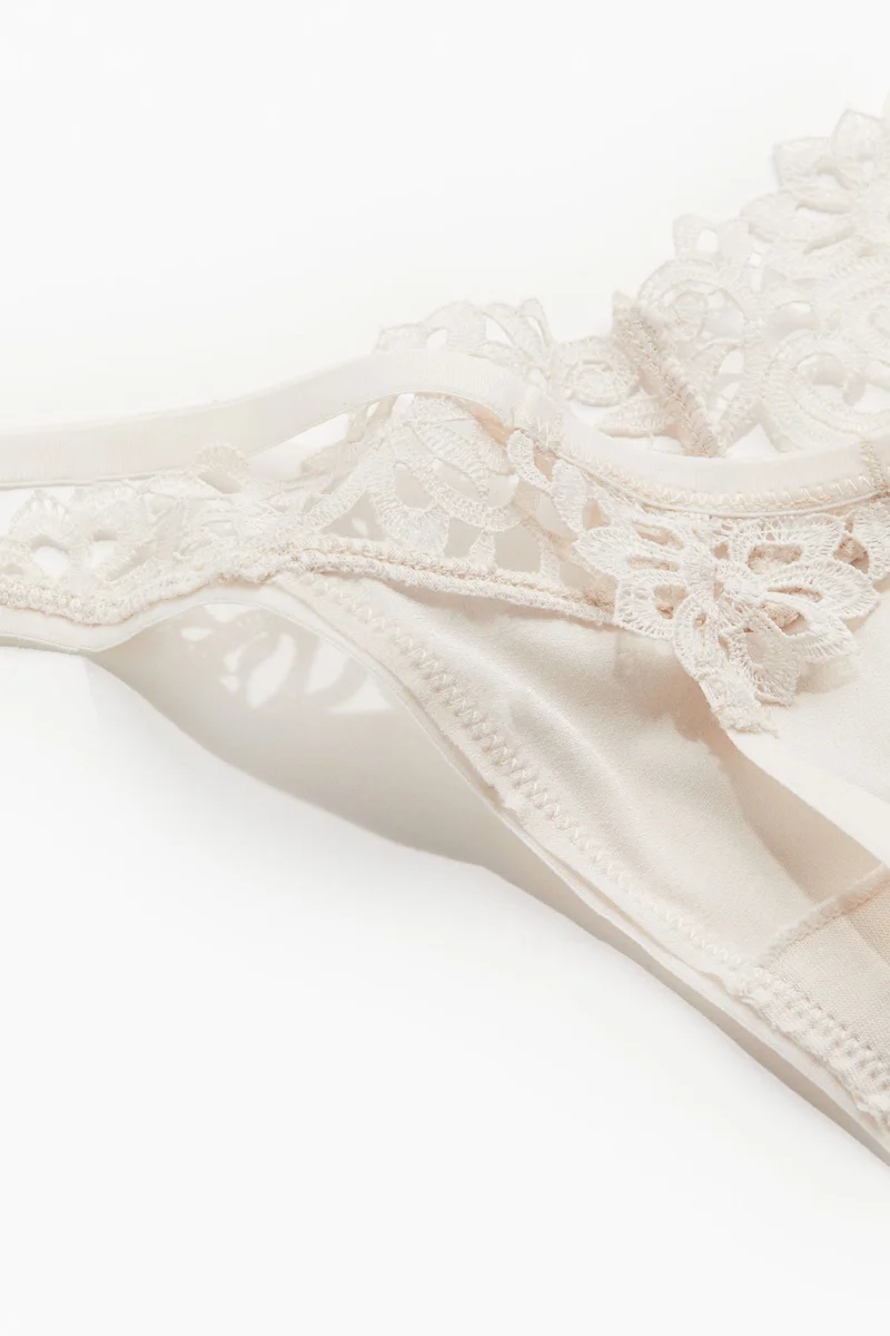 اتش اند ام سروال تانغا بتصميم مطرز