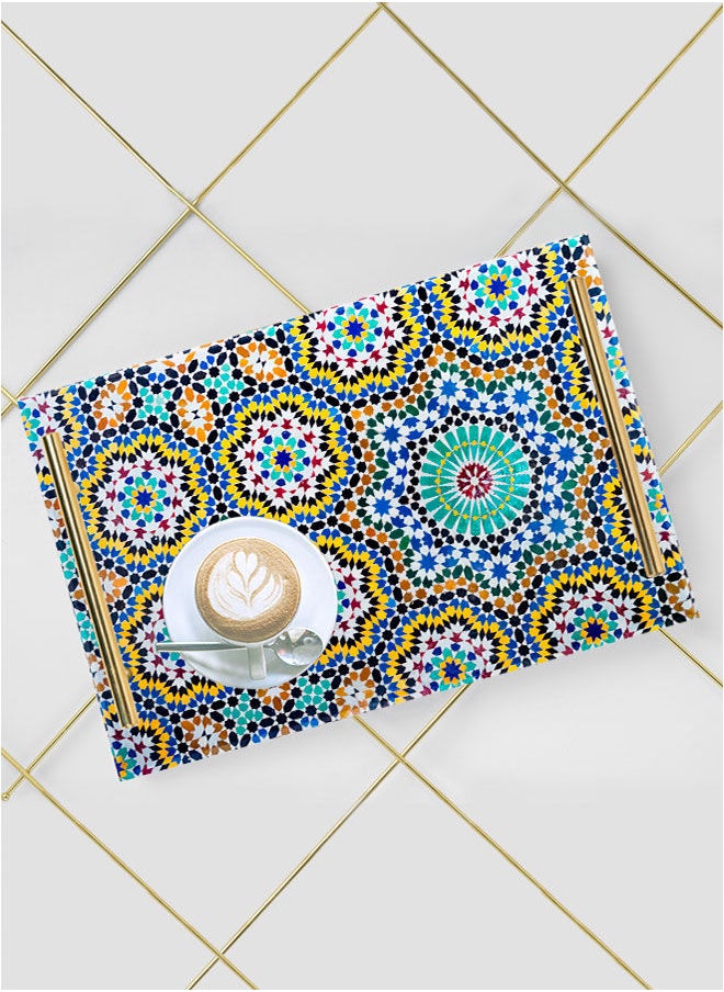لوحة صينية تقديم مصنوعة من الأكريليك بمقابض معدنية ذهبية اللون مزخرفة بتصميم فسيفساء  - Image 4