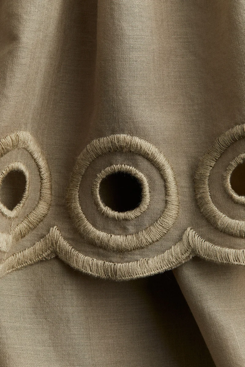 اتش اند ام فستان من القطن بكتفين مكشوفين