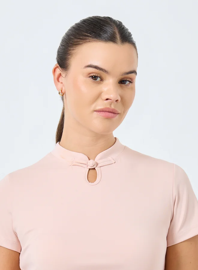 Styli Styli Front Peep Side Gather Crop Top