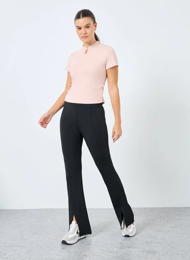 ستايلي اكتيف بلوزة قصيرة بفتحة أمامية وجوانب مجمعة