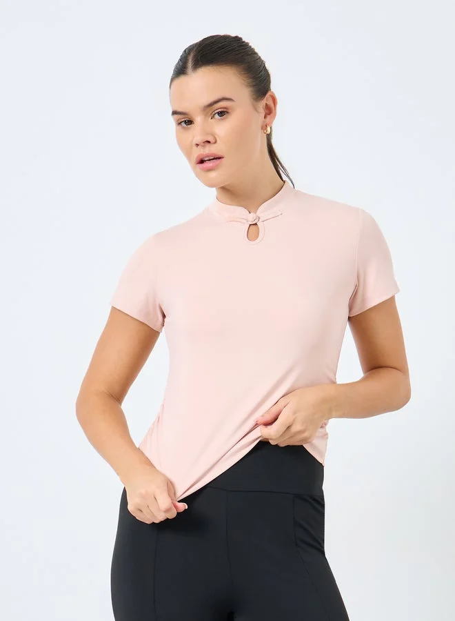 ستايلي اكتيف بلوزة قصيرة بفتحة أمامية وجوانب مجمعة