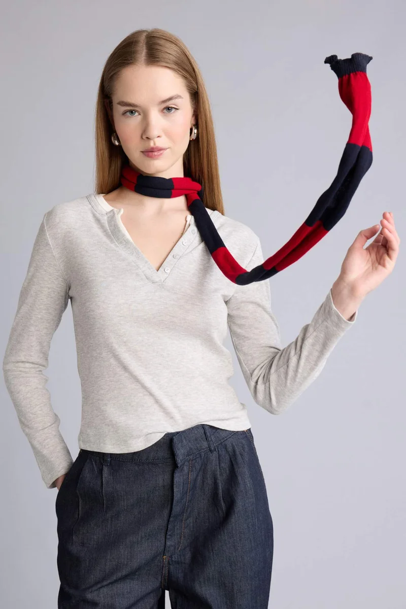 ديفاكتو Woman Scarf
