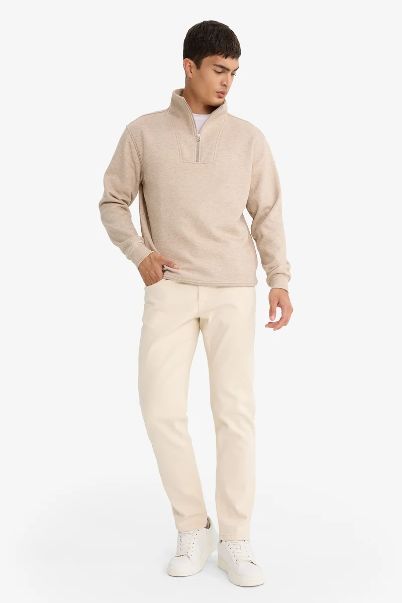 ديفاكتو Regular Fit Stand Collar Half Zip-Up Sweatshirt