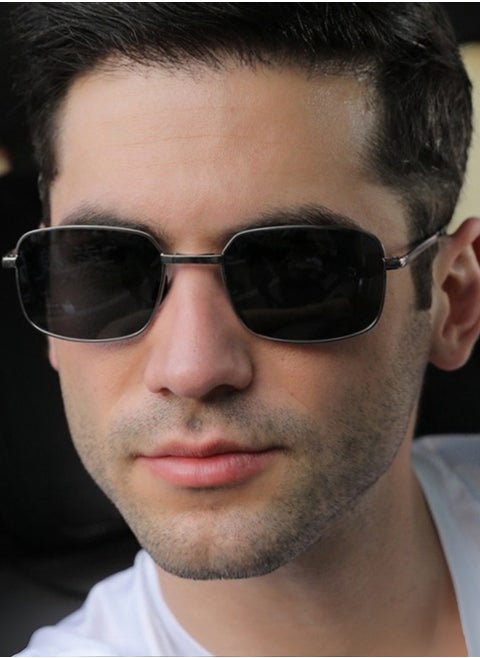 Smart sunglasses can block ultraviolet rays and are foldable. They are driving and fishing sunglasses with polarized lenses.