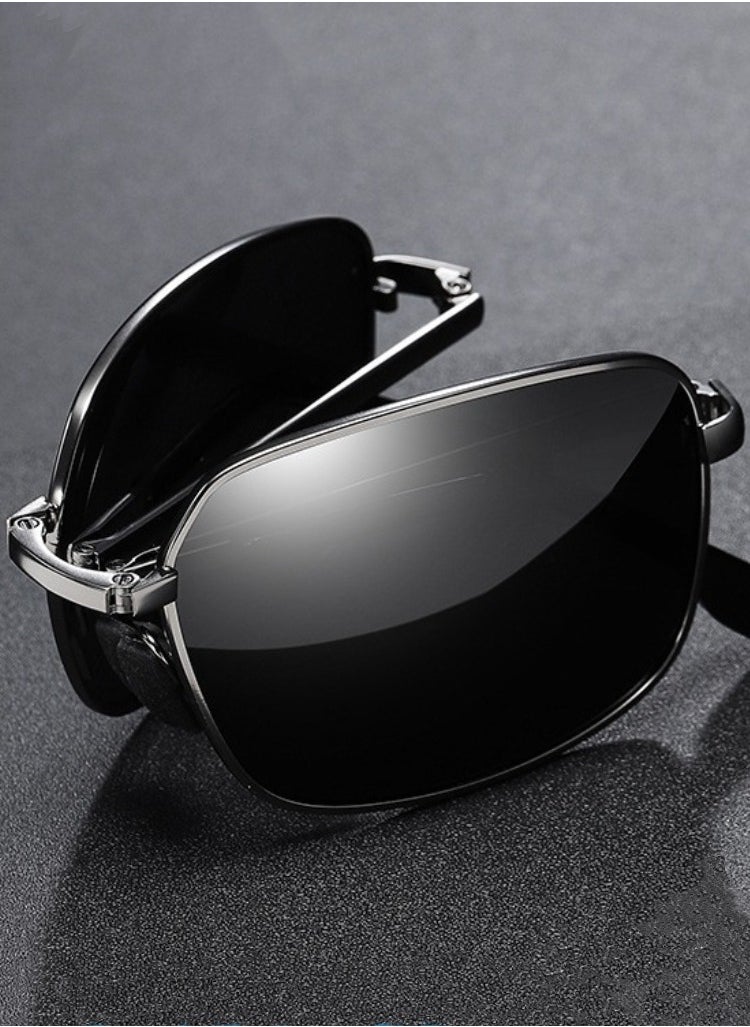 Smart sunglasses can block ultraviolet rays and are foldable. They are driving and fishing sunglasses with polarized lenses.