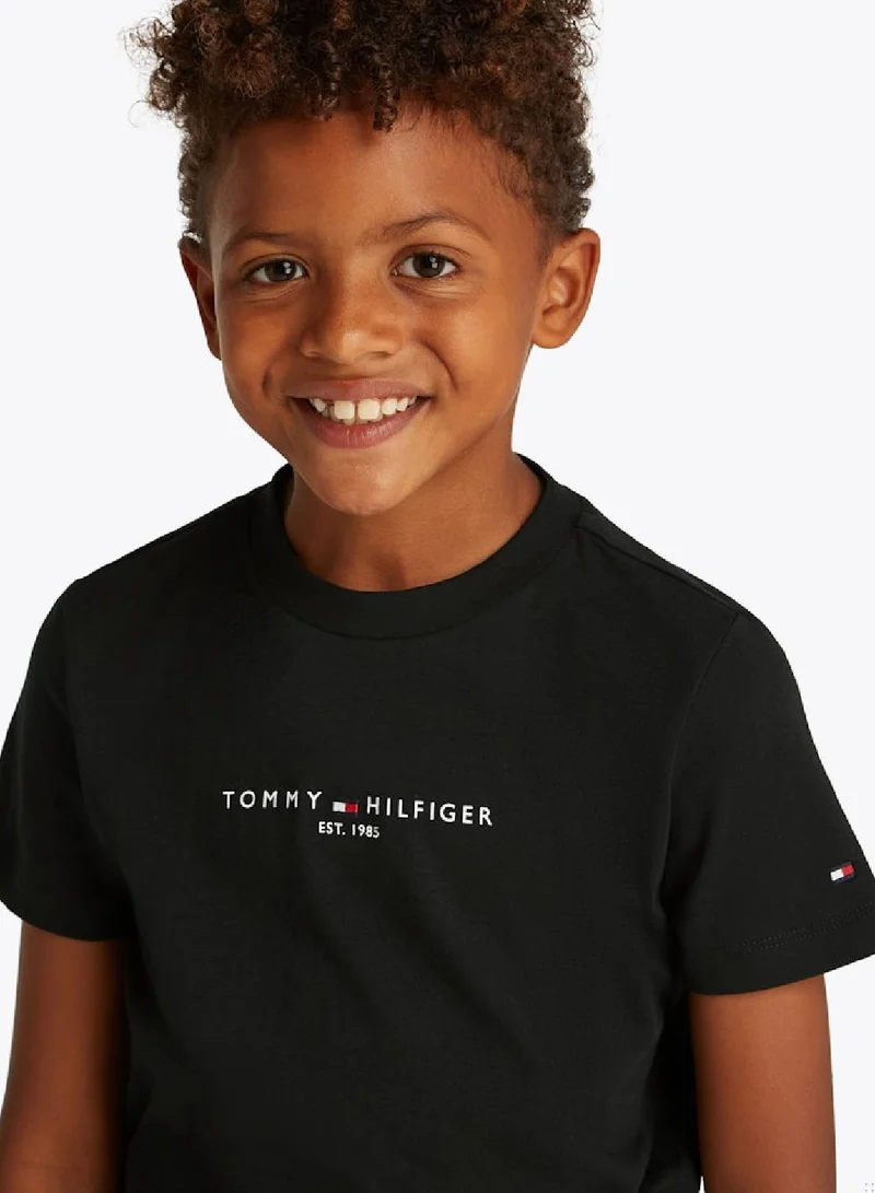 TOMMY HILFIGER T-Shirt And Sweat Shorts Set