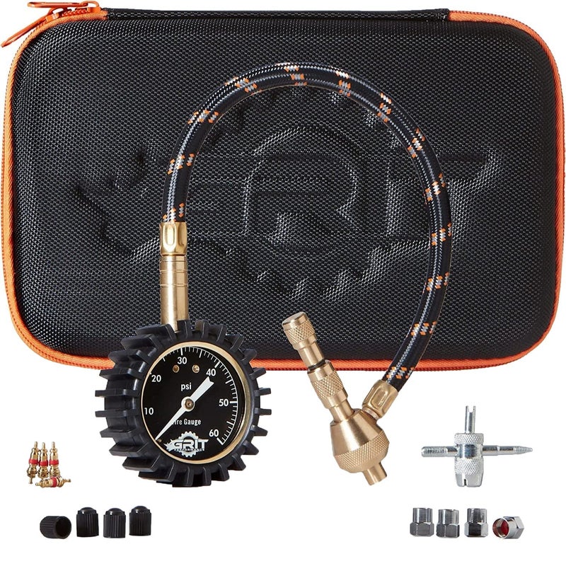 مقياس ضغط الإطارات Grit Performance 060 PSI ثقيل الوزن مع علبة فوم مخصصة أغطية كروم أداة إصلاح صمامات أدوات تفريغ الهواء الملحقات للطرق الوعرة إطارات 4x4