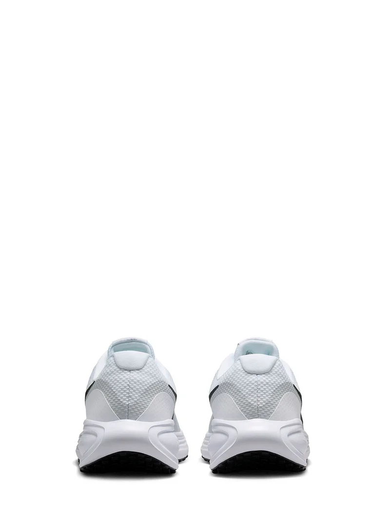Nike Revolution 8