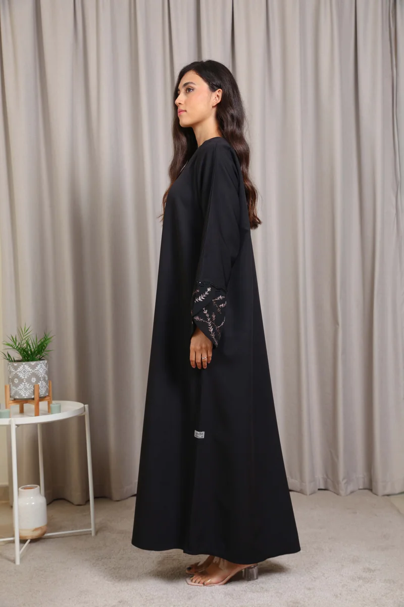 Nikias Nikias Luxury Crepe Abaya with Intricate Threadwork and Lace Sleeve Detail
