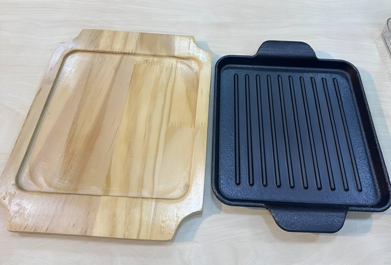 Indoor/Outdoor Cast Iron Griddle - Square, Black Finish, 27x22cm, Ribbed Surface with Wooden Base, Ideal for Versatile Cooking Tasks - Image 3