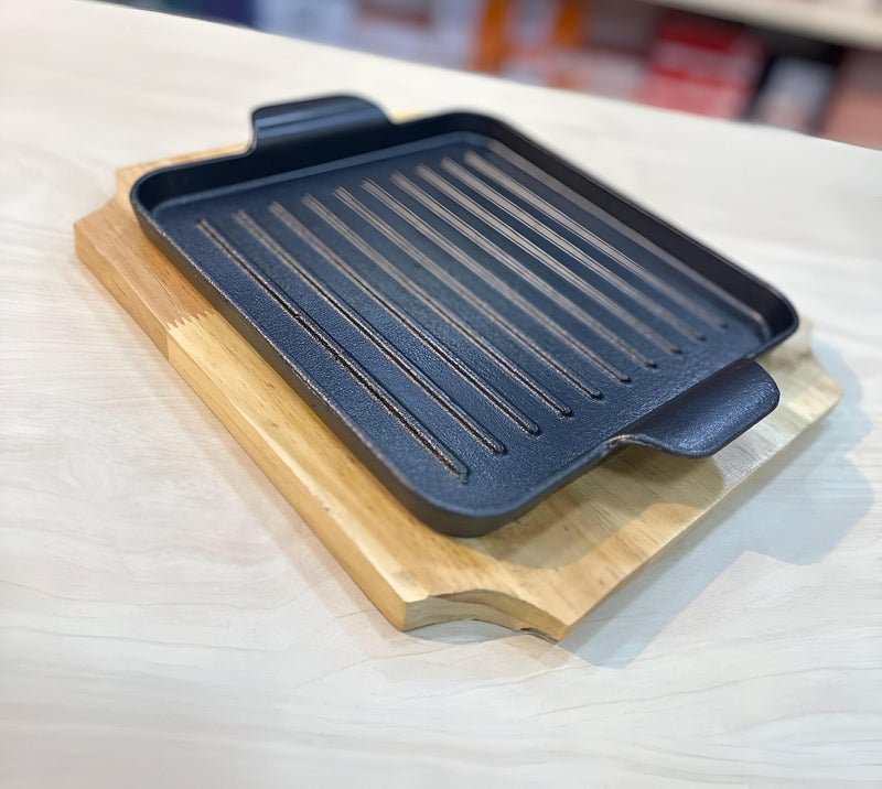 Indoor/Outdoor Cast Iron Griddle - Square, Black Finish, 27x22cm, Ribbed Surface with Wooden Base, Ideal for Versatile Cooking Tasks - Image 2