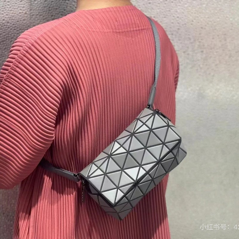 Japanese New Women'S Bag Cylinder Diamond Plaid Bag Fashion Personalized Mobile Phone Bag Geometric Diamond Shoulder Crossbody Small Square Bag - Image 1