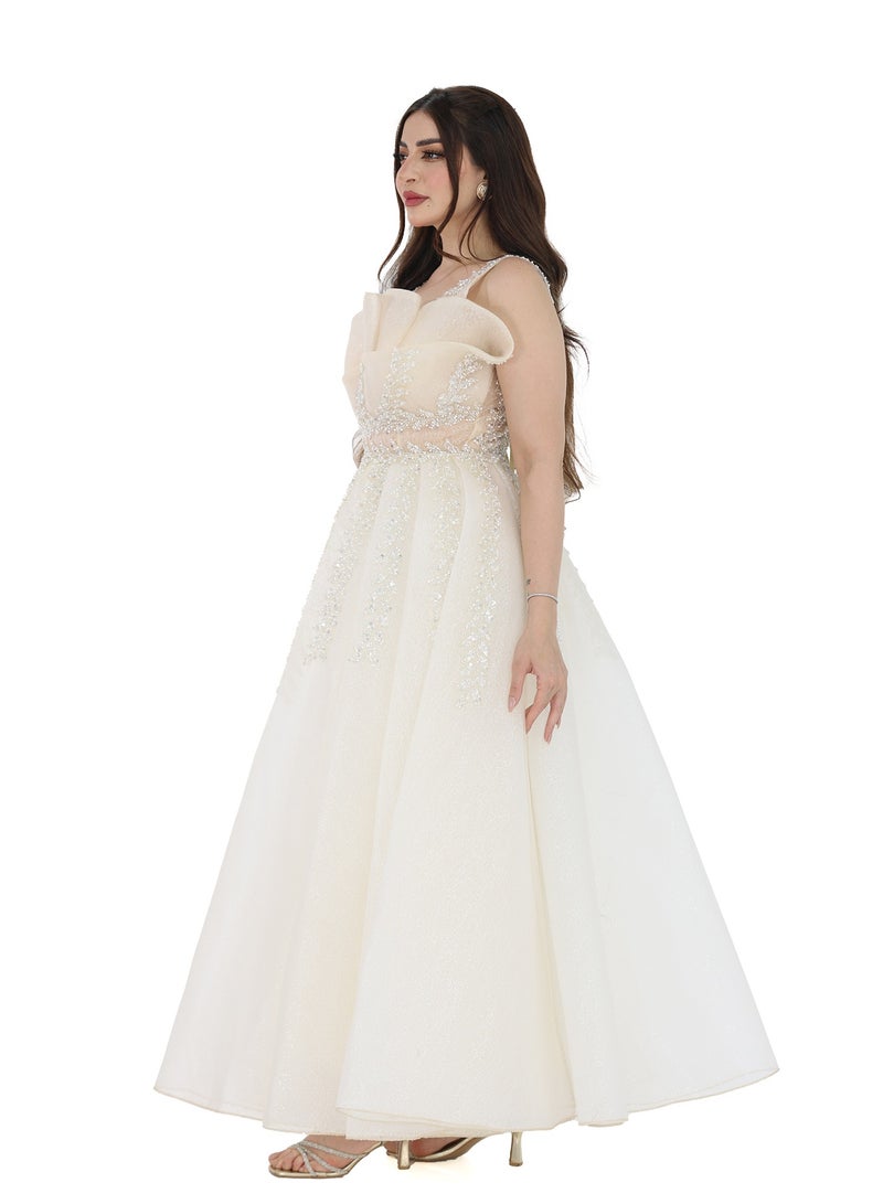 Modern Design A fluffy evening dress made of agenza material, with hand embroidery in the shape of elegant leaves, and a secure cover with an elegant collar on the bra, which works with the collar on the area that - Image 2