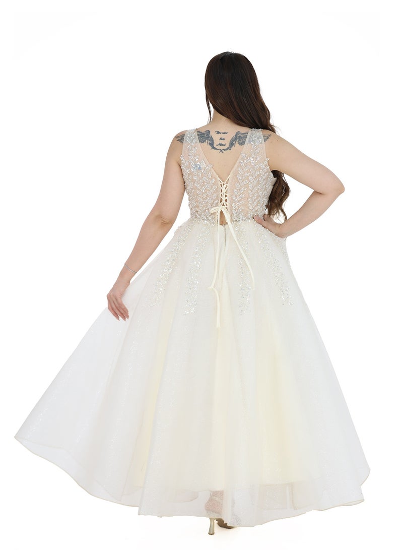 Modern Design A fluffy evening dress made of agenza material, with hand embroidery in the shape of elegant leaves, and a secure cover with an elegant collar on the bra, which works with the collar on the area that - Image 3