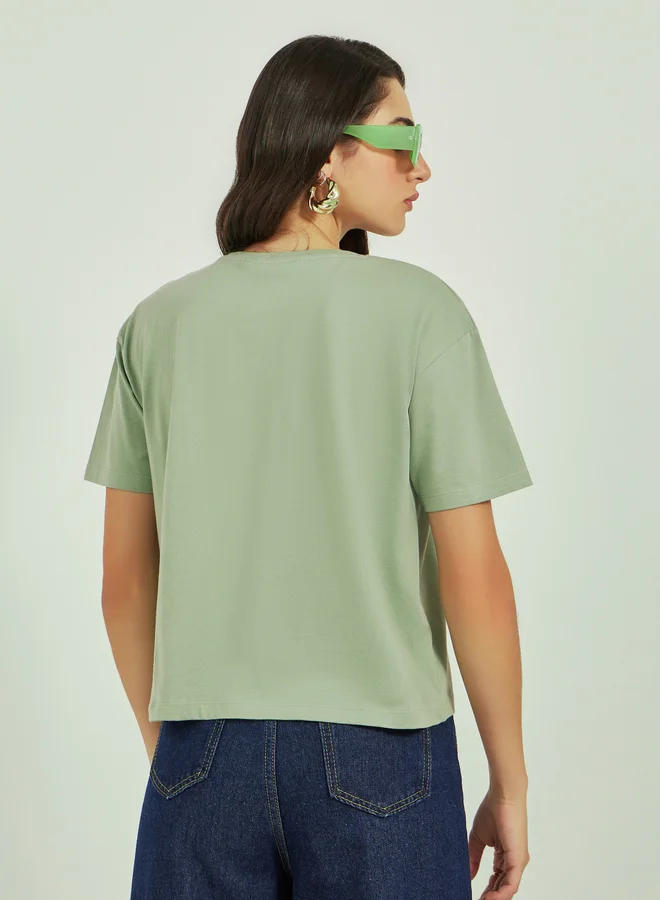 Styli Crochet Pocket Round Neck Short Sleeve T-Shirt