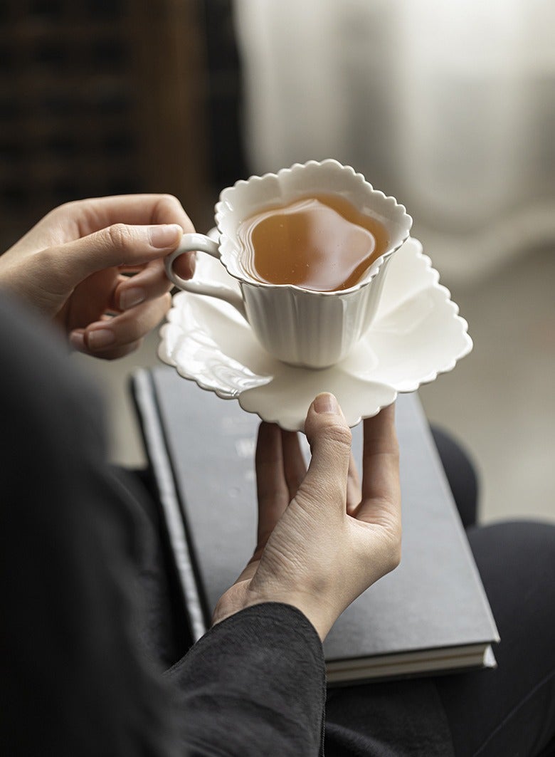 مجموعة فناجين وصحون الشاي والقهوة من البورسلين بسعة 150 مل في صندوق هدايا، تصميم كلاسيكي، كوب مع صحن للاستخدام في المنزل والمكتب والمقهى والمطعم - Image 5