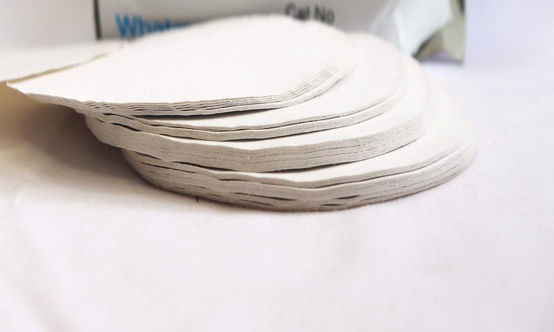 Labworld Test Filter paper round sheets pack of 100 dia 12.5cm for laboratory use in chemistry lab experiments for schools or laboratory activities - Image 3