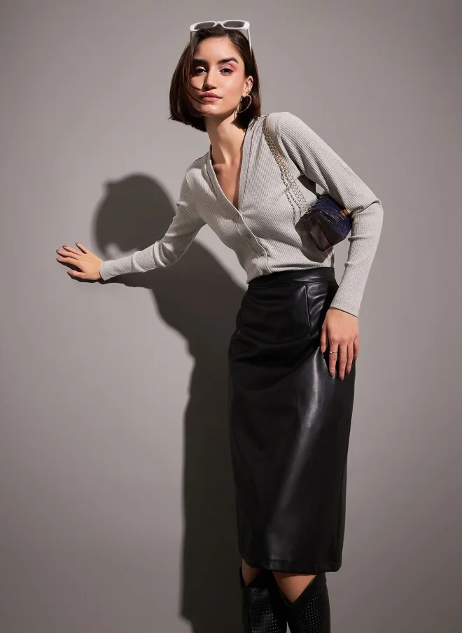 SASSAFRAS Ribbed V-Neck Crop Top for Women