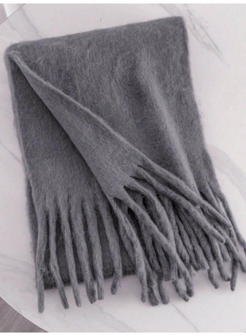 شال شتوي نسائي طويل فاخر شال شتوي مصنوع من  قماش ناعم ودافئ يضيف لمسة ناعمه وفاخره لإطلالتك الشتوية. - Image 3