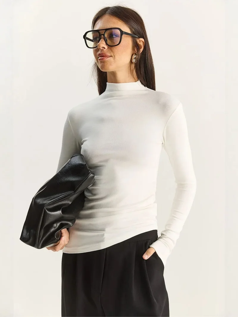 Bianco Lucci LUCCI Fitted Turtleneck Long Sleeve Blouse with Ruffle Detail