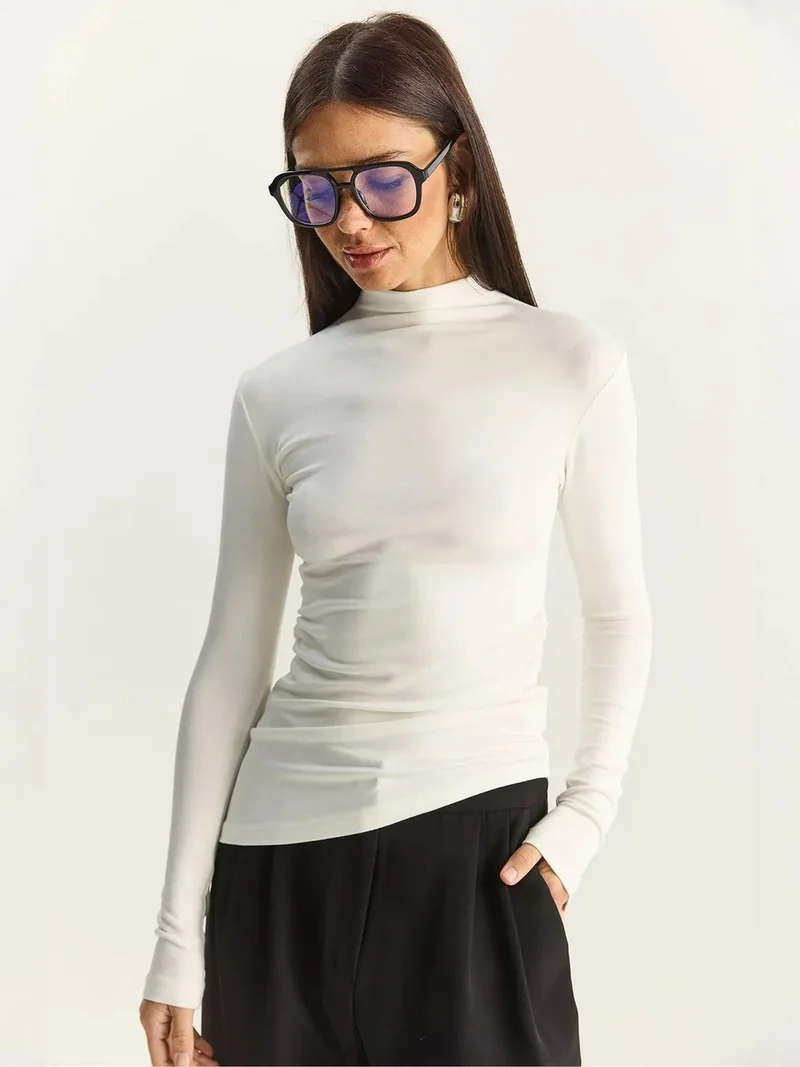 Bianco Lucci LUCCI Fitted Turtleneck Long Sleeve Blouse with Ruffle Detail