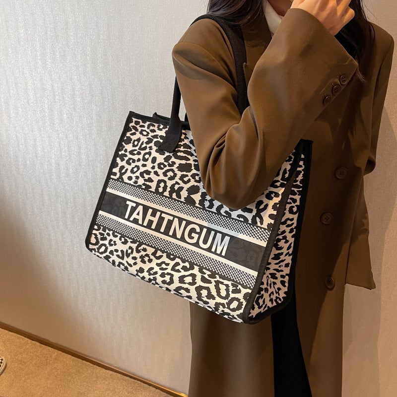 Leopard Embroidered Women'S Bag Niche High-End Sense New Korean Style Large Capacity Bag Women'S Fashion Retro Texture Shoulder Bag - Image 3