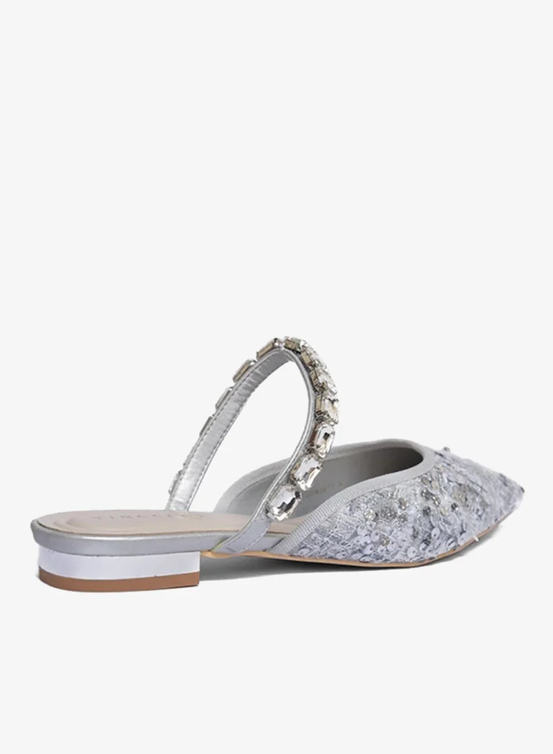 فينتشي حذاء بكعب منخفض ومقدمة مدببة