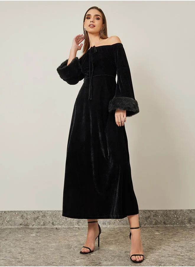 ستايلي Faux Fur Trim Velvet A-Line Maxi Dress