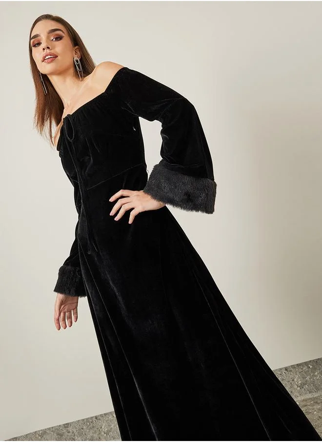 ستايلي Faux Fur Trim Velvet A-Line Maxi Dress
