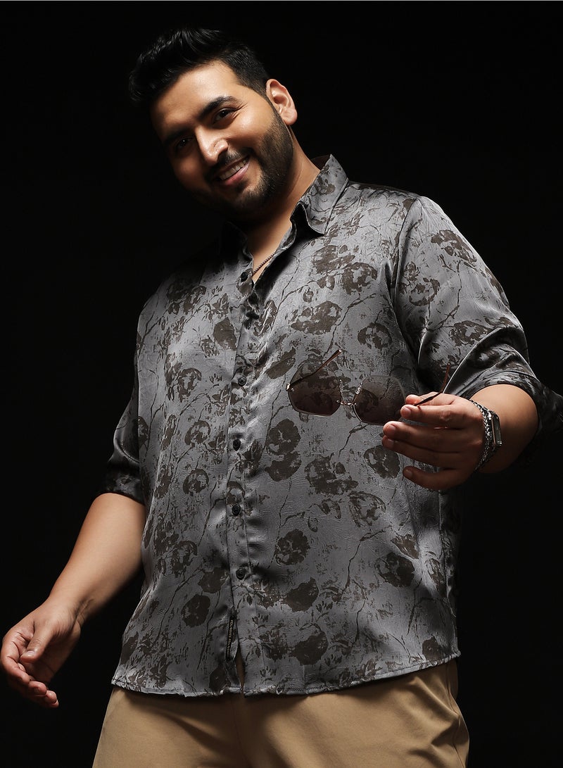 انستافاب بلس قميص رجالي مطبوع باللون الرمادي القمري من إنستافاب بلس - Image 1