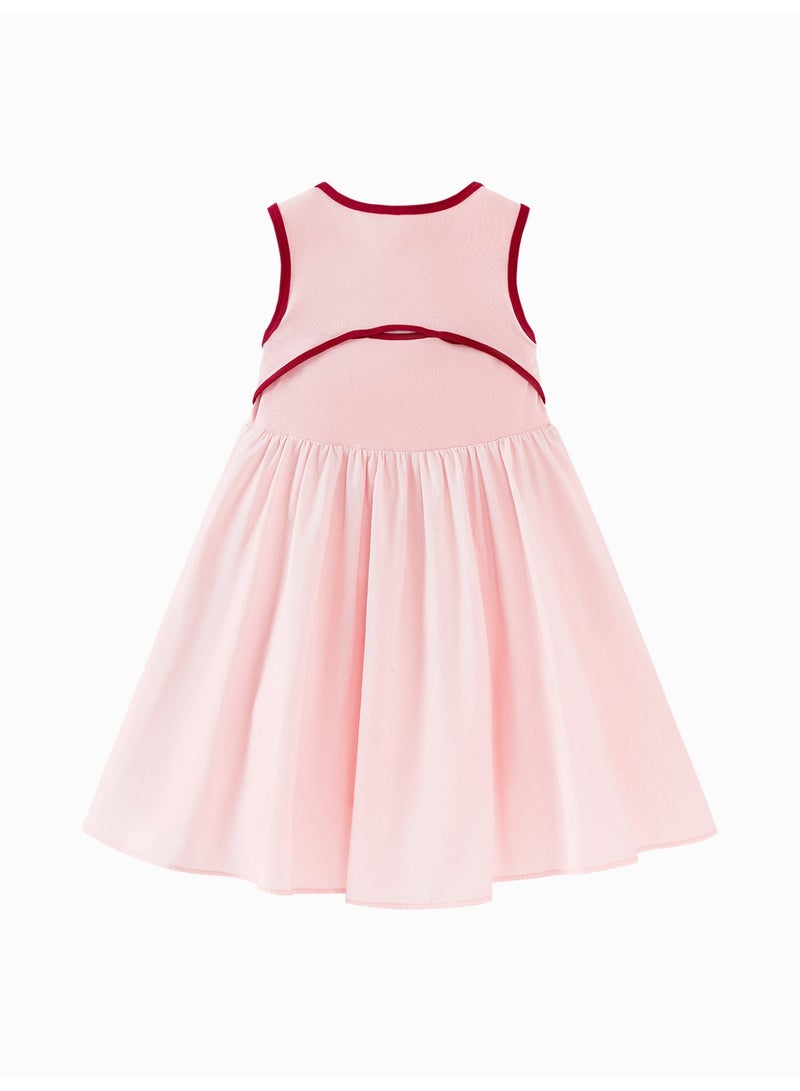 ميني بالا فستان بناتي أنيق بدون أكمام، مصنوع من نسيج قطني ناعم قابل للتهوية، حواف متباينة، تطريز على شكل فيونكة، تفاصيل فتحة في الخلف، تنورة واسعة، مثالي للأنشطة اليومية والمناسبات المدرسية والتجمعات الاحتفالية. - Image 5