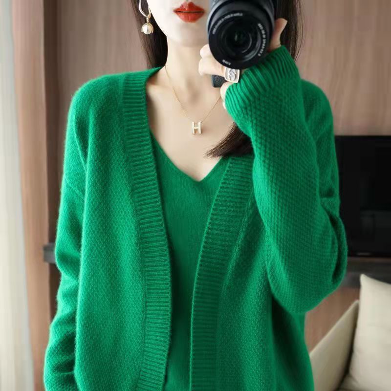 New Korean Style Autumn/Winter V-Neck 2-Piece Set Womens Sweater Jacket Versatile Fashionable Stylish Knitted Top Trendy Green two-piece set