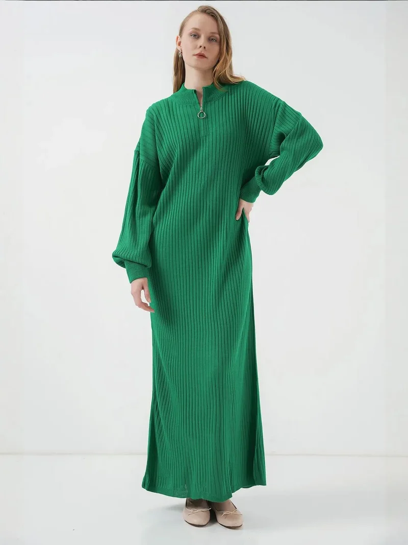 بيغ دارت فستان محبوك بنقوش مع ياقة نصف عالية وسحاب