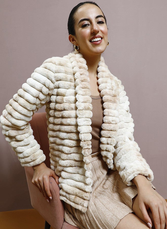 Athena معطف نسائي مزخرف بخطوط كريمية من الفرو الصناعي - Image 1