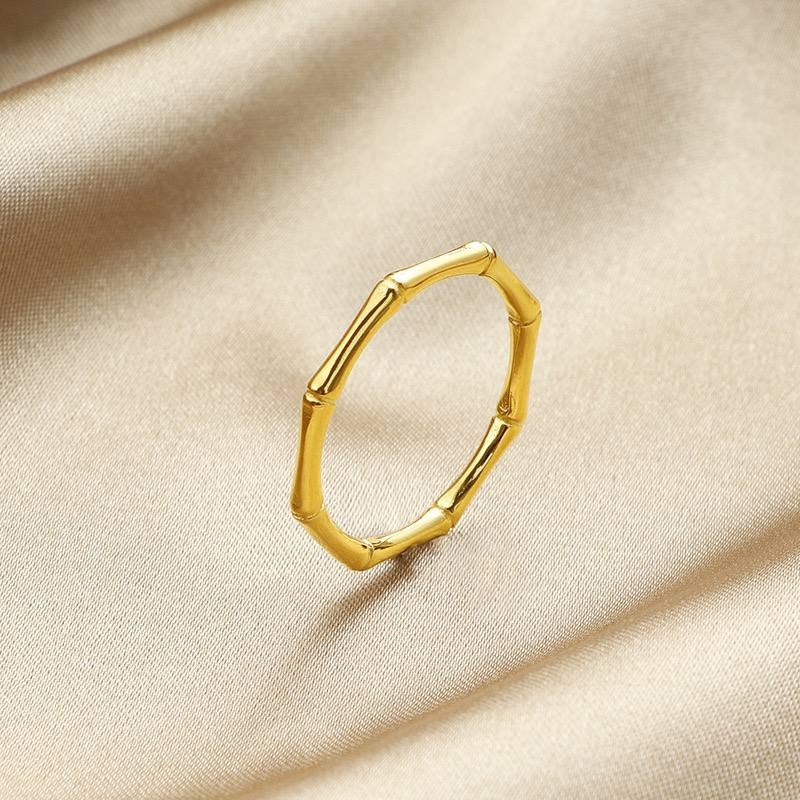 خاتم أستانليس ستيل ذهبي شكل بامبو مقاس 20 - Image 1