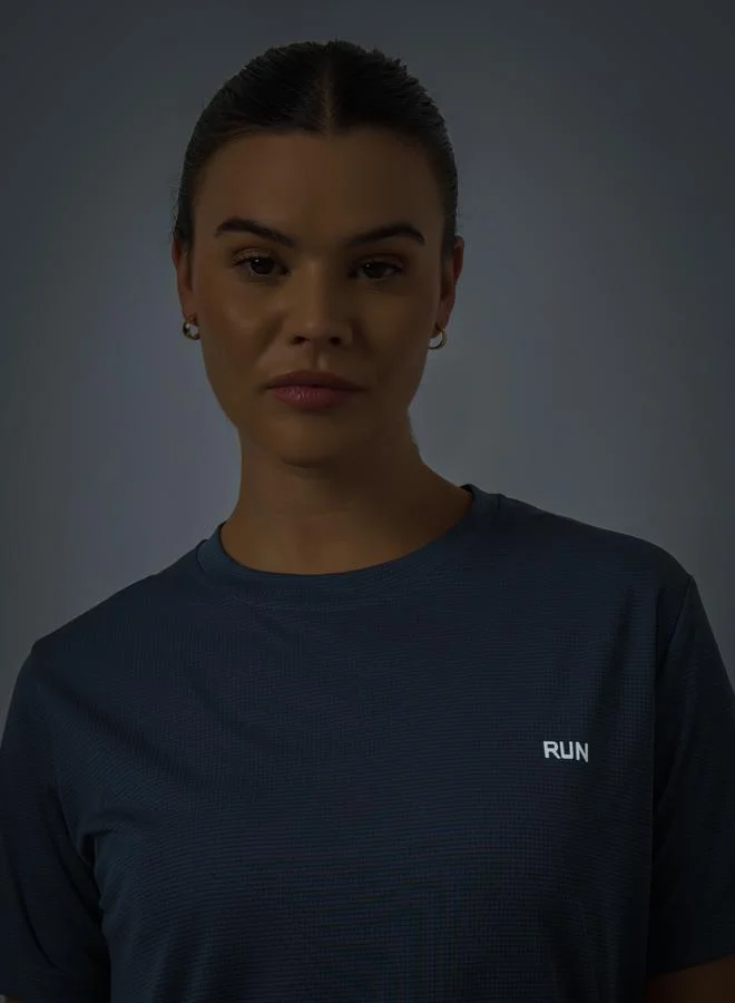 ستايلي اكتيف بلوزة بطبعة كتابة وأكمام قصيرة